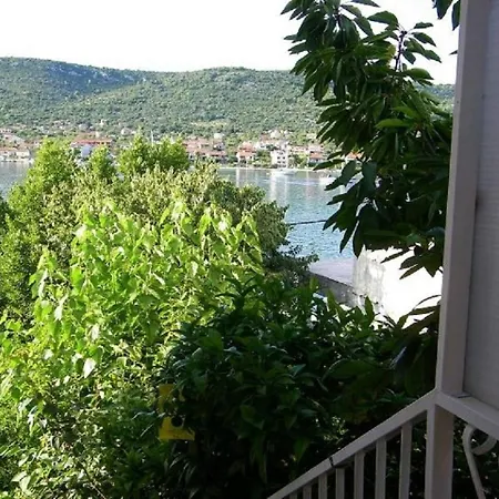 Fran - 30 M From Sea *